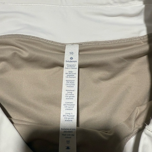 🍋 Lululemon Real Quick Short *Perforated
3.5" - Picture 8 of 8